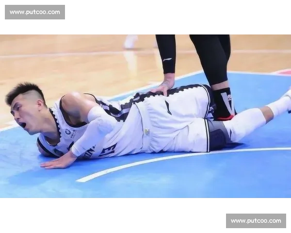 郭艾伦对决欧文东西后卫巅峰碰撞引爆篮球话题速度与技巧全网热议